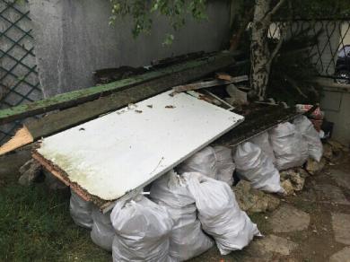 Debsrrss des sacs de gravats á Chaville 