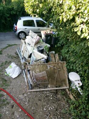 Debarrad des dechets a Meriel 95