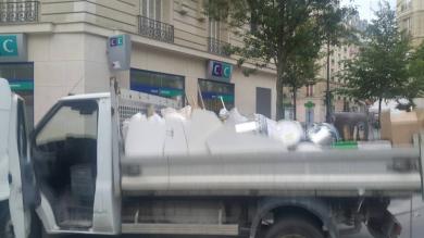 Debarrasser de gravsts et dechets - Un camion de 3.5 t -  Paris 19ieme