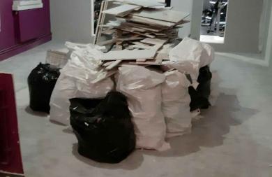 La pluparte dans des sacs a gravats